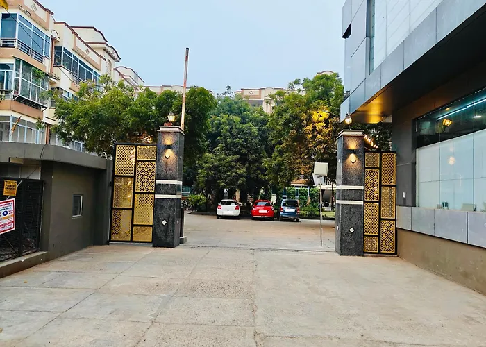 Luxury 3 Bhk Apartment 15 Mins From Kashi Vishwanath Temple