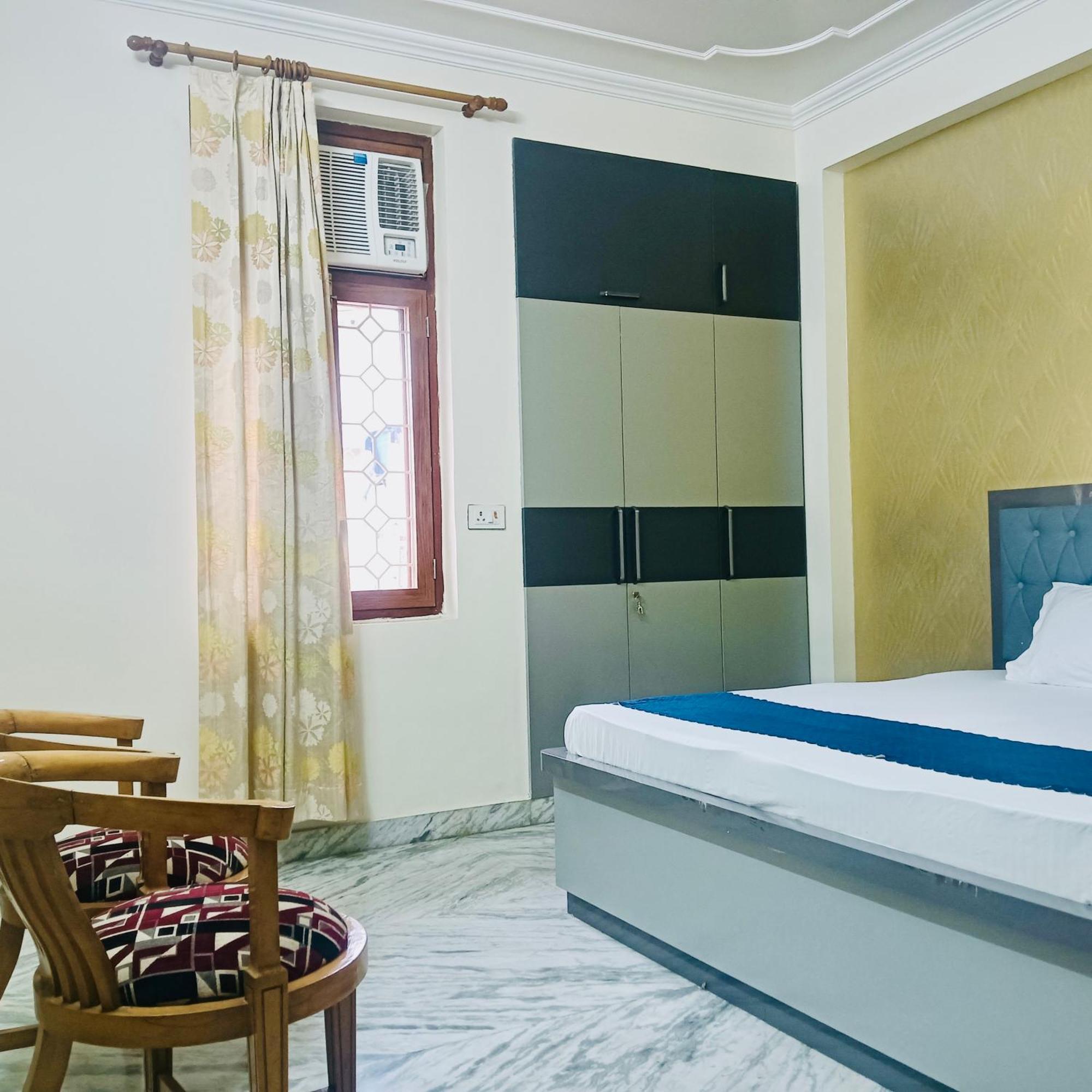 Luxury 3 Bhk 15 Mins From Kashi Vishwanath Temple Apartment *
