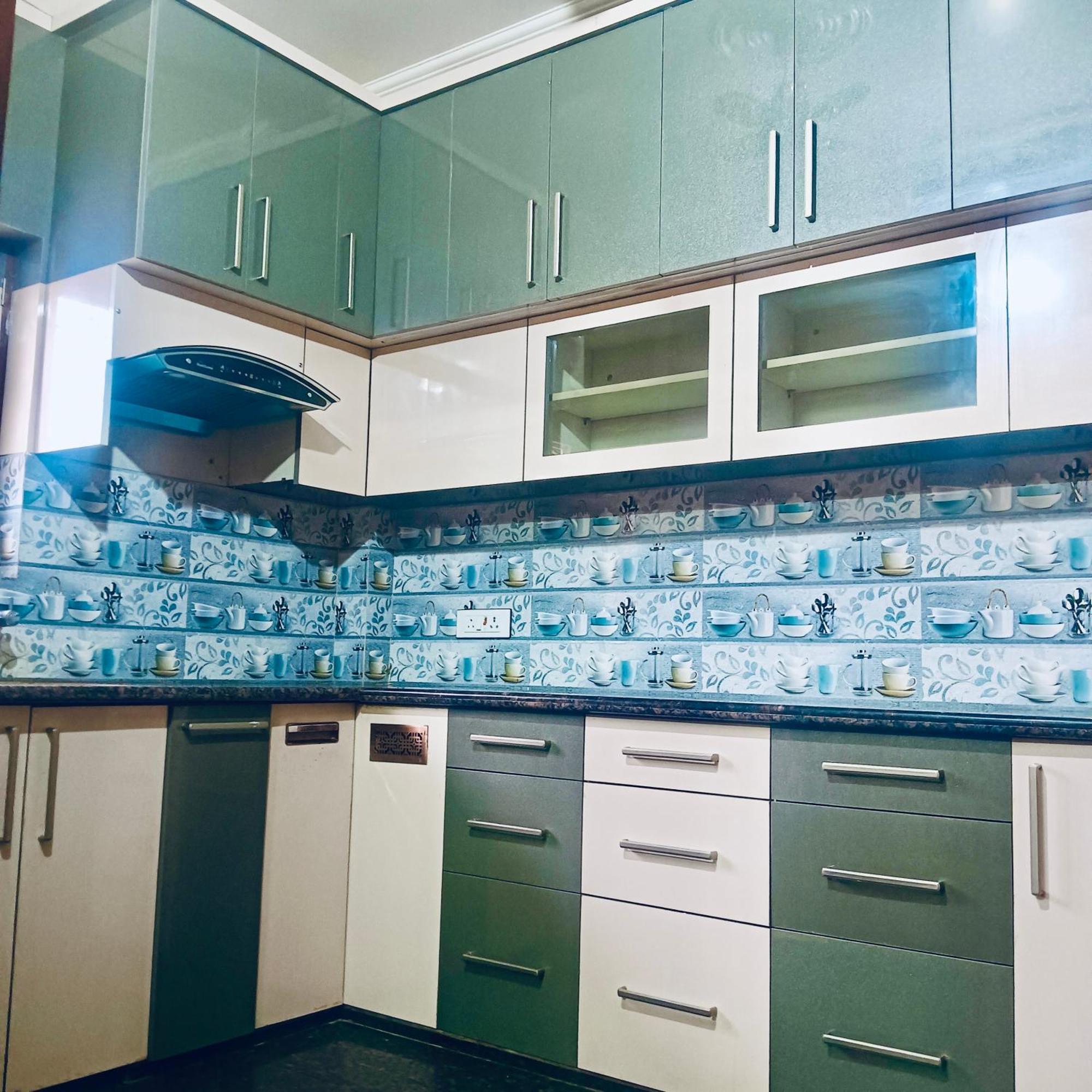 Luxury 3 Bhk 15 Mins From Kashi Vishwanath Temple Apartment *
