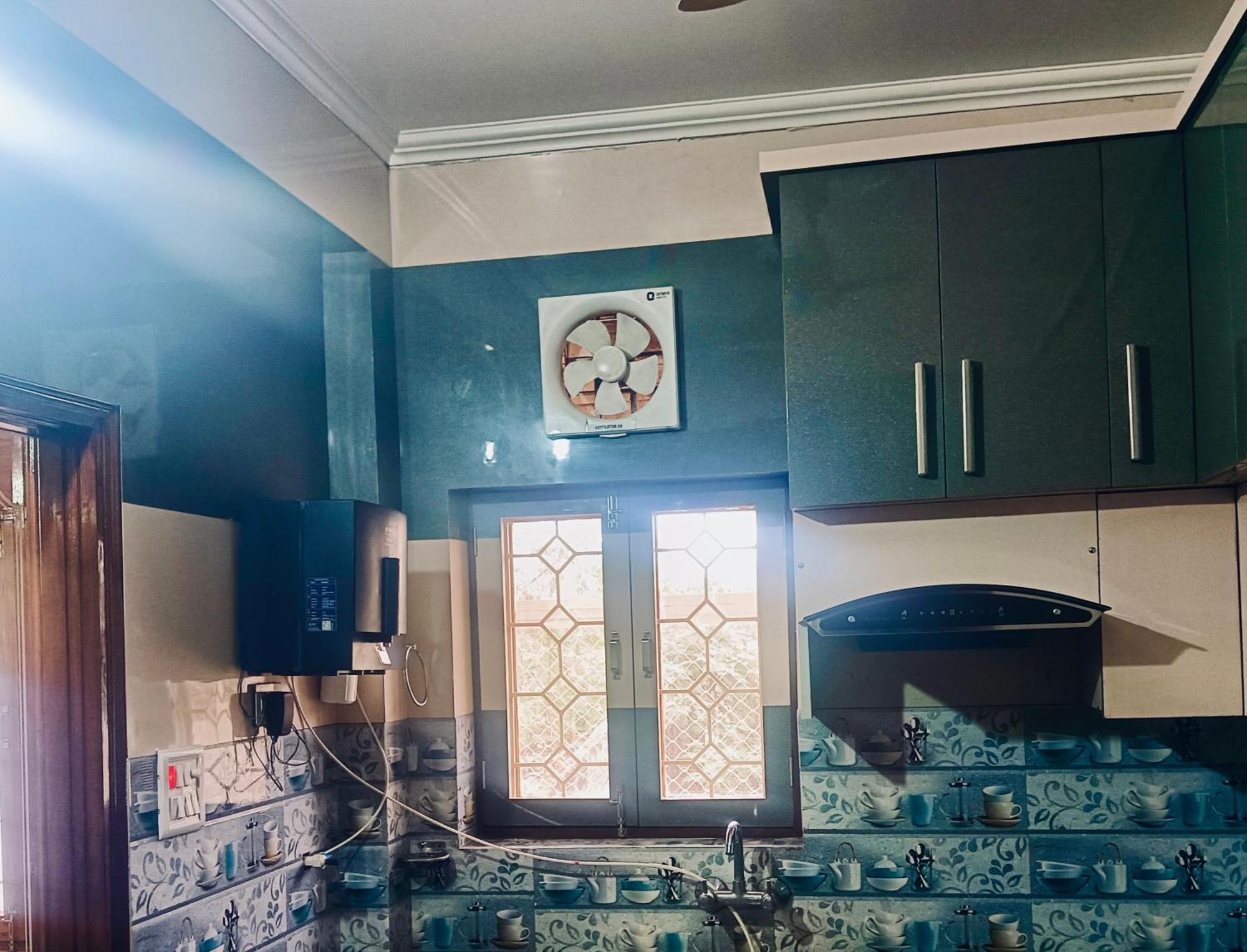 Apartment Luxury 3 Bhk 15 Mins From Kashi Vishwanath Temple
