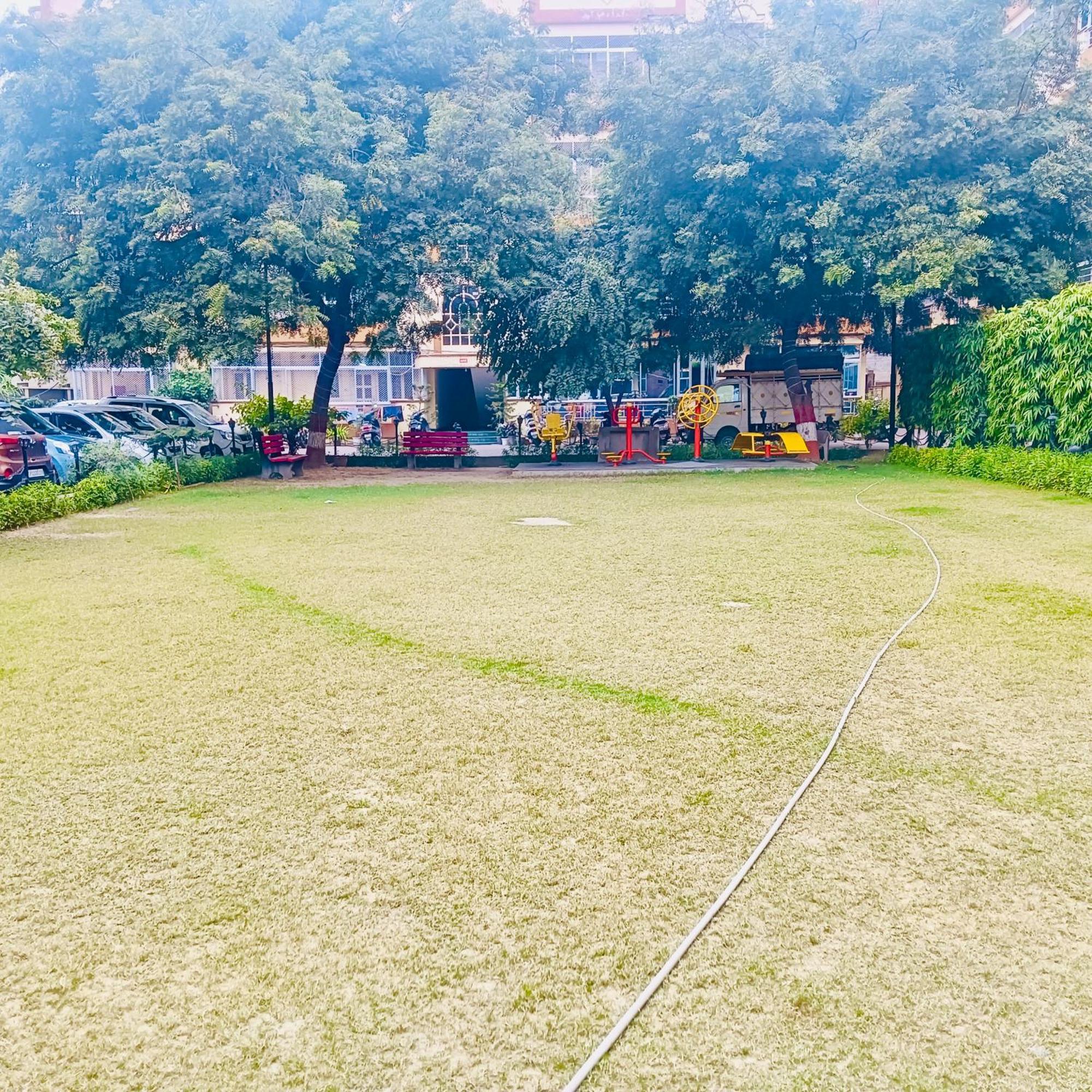 Luxury 3 Bhk 15 Mins From Kashi Vishwanath Temple Apartment *