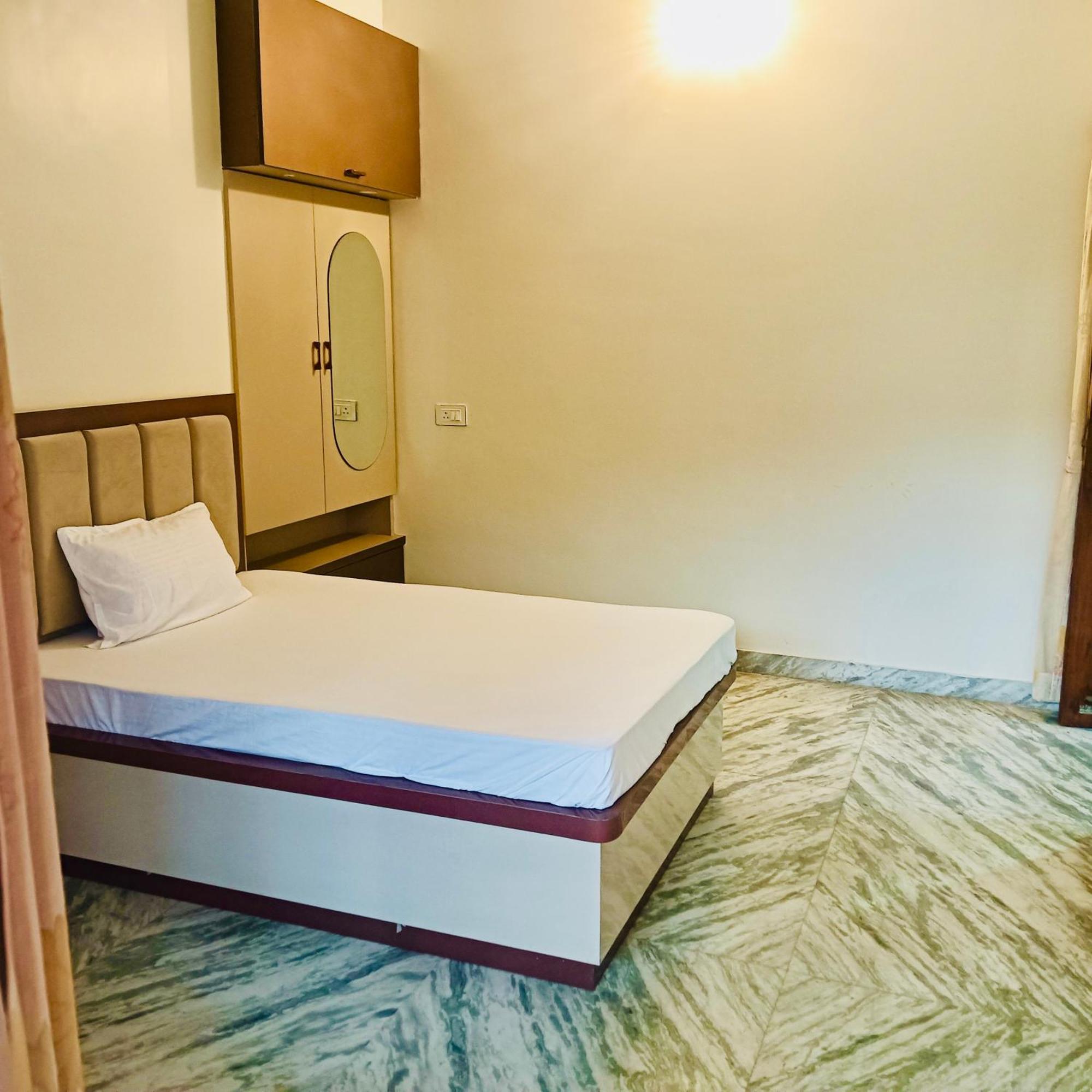 Luxury 3 Bhk 15 Mins From Kashi Vishwanath Temple