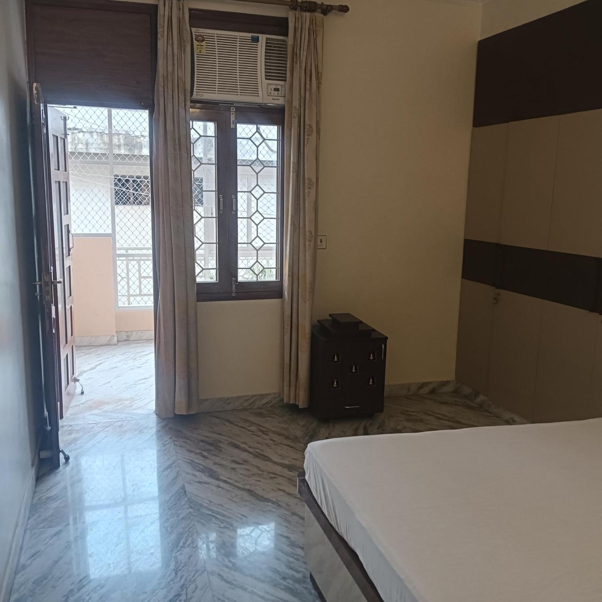 Luxury 3 Bhk 15 Mins From Kashi Vishwanath Temple Apartment