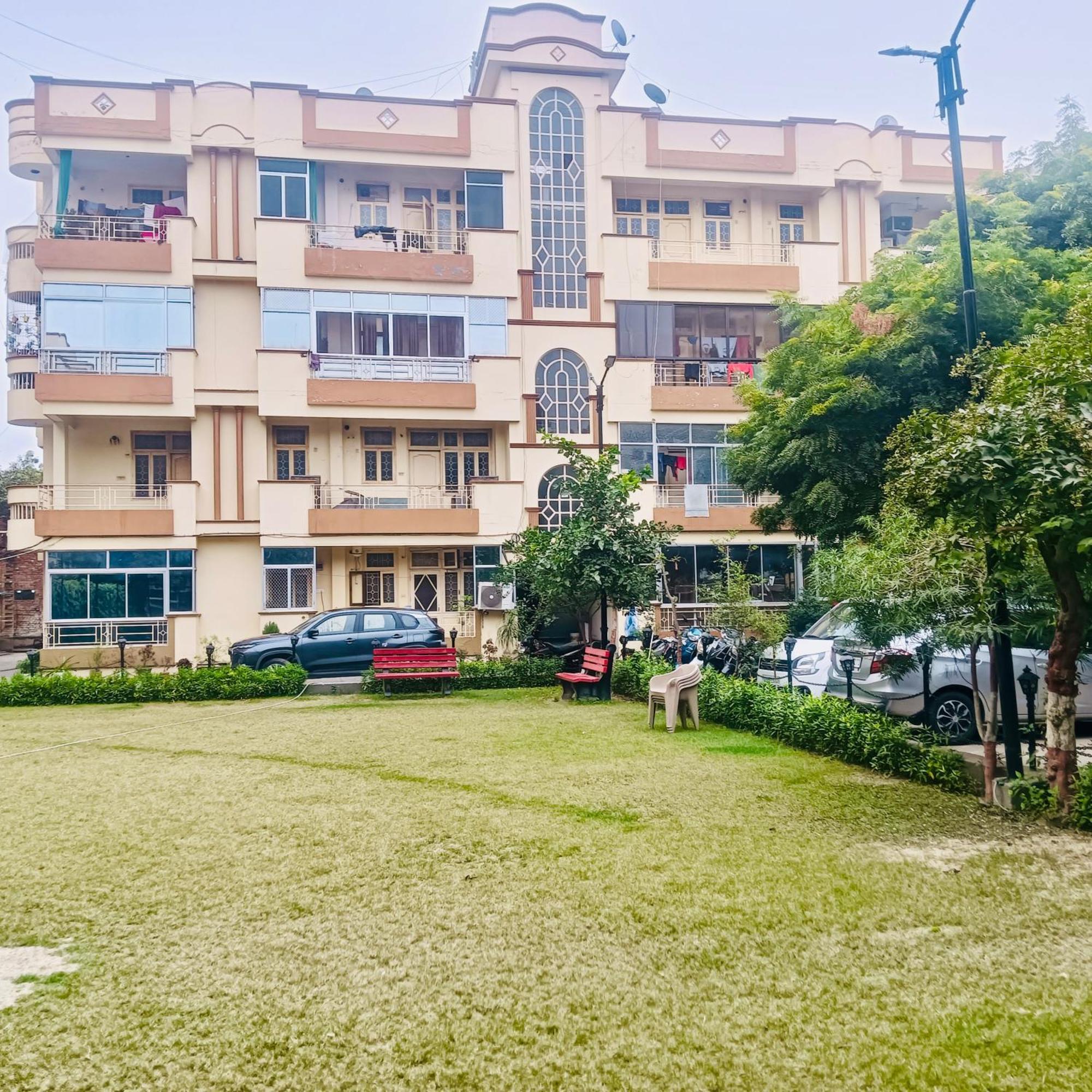 Luxury 3 Bhk 15 Mins From Kashi Vishwanath Temple *